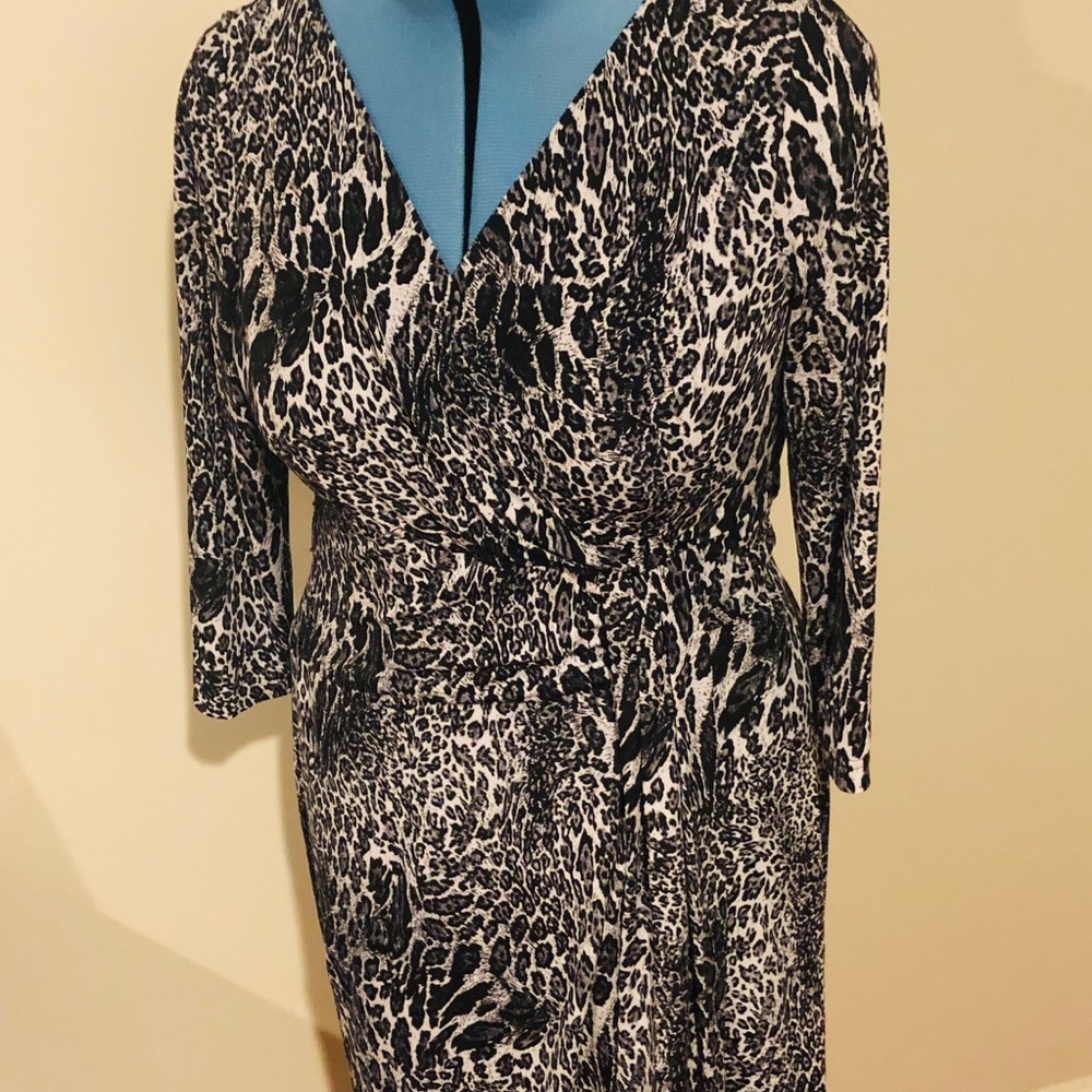 ❤️❤️Any four for $45❤️❤️ Tahari Dress